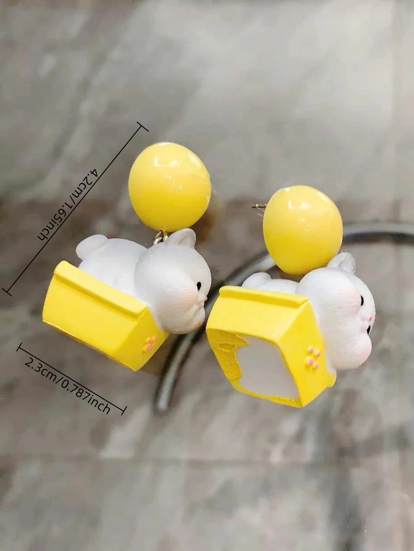 زوج من أقراط الراتنج ثلاثية الأبعاد لمحاكاة الرسوم المتحركة اللطيفة والقطط والقطط