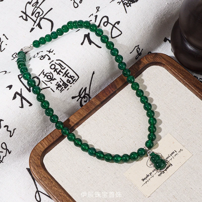 New-style green agate chalcedony gourd pendant beaded necklace jade clavicle choker