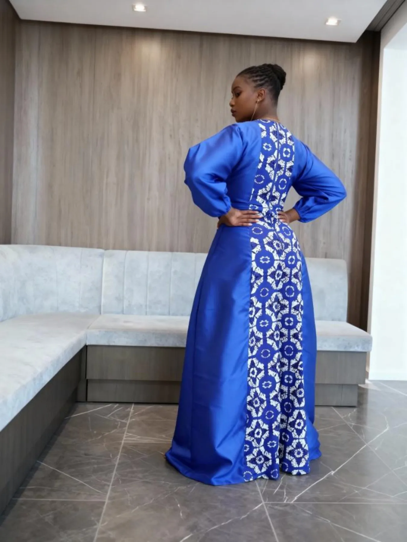 

Комбинезон с пышными рукавами и высокой талией и широкими штанинами