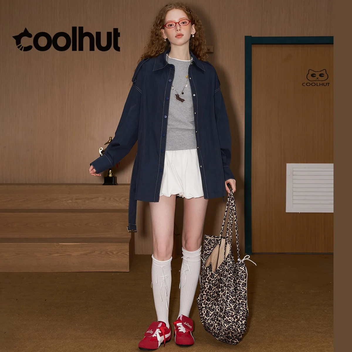 

COOLHUT женский винтажный однобортный плащ 2025 года, средней длины, рубашка с длинными рукавами и воротником, однотонная минималистичная осенняя куртка