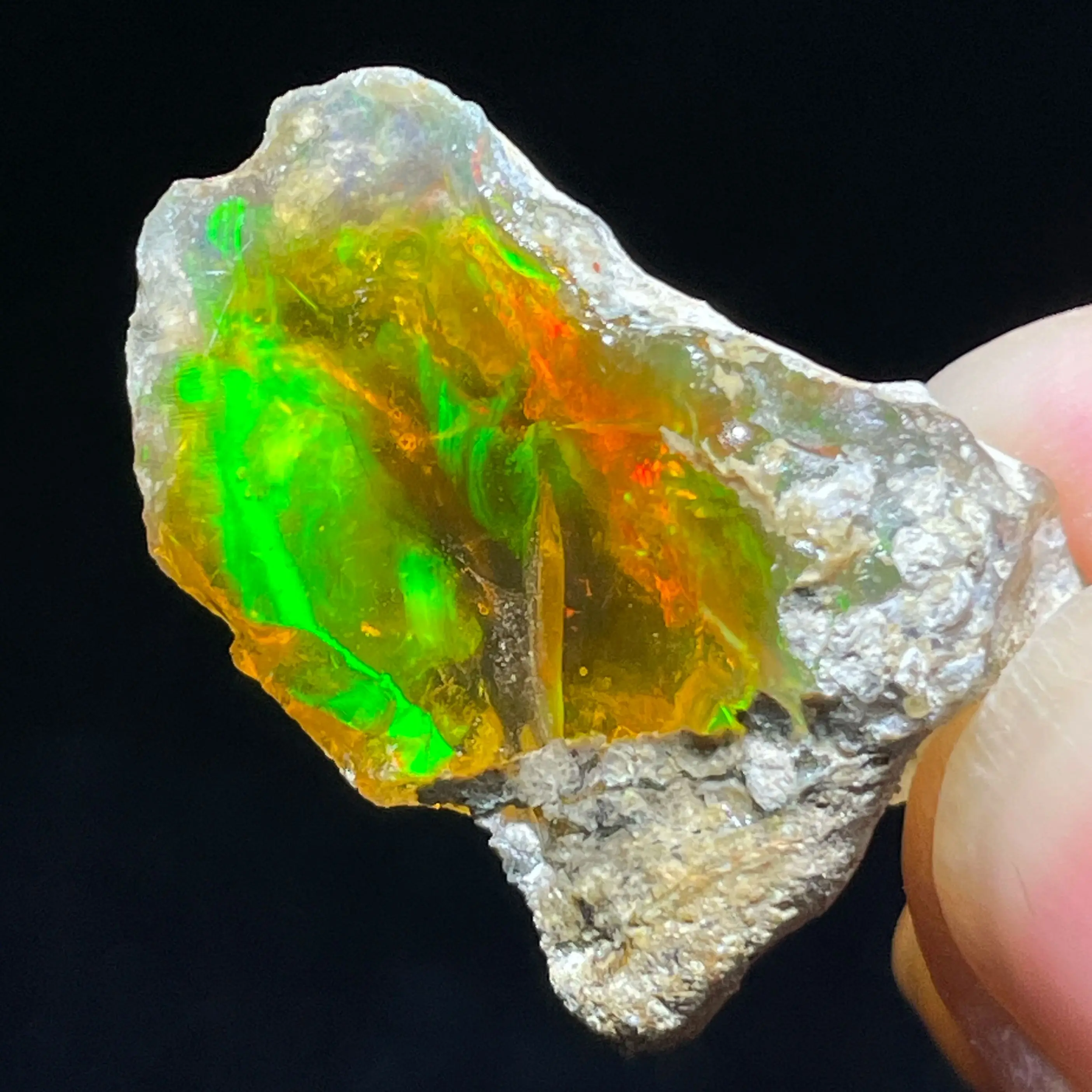 Natural raro colorido opala etiópia (precisa em água) gem mineral cura cristais de quartzo pedra preciosa tiro sob iluminação
