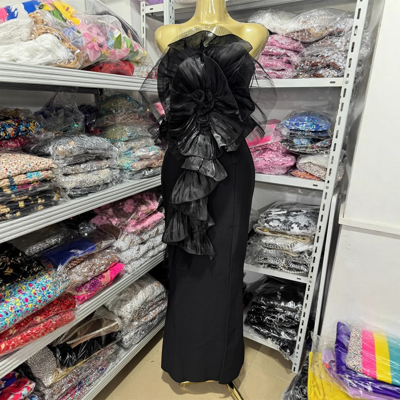 

Sexy Strapless Gauze Mermaid Evening Dress Black Sleeveless Backless Handmade Flower Decoration Bodycon Dresses Slit Prom Gown