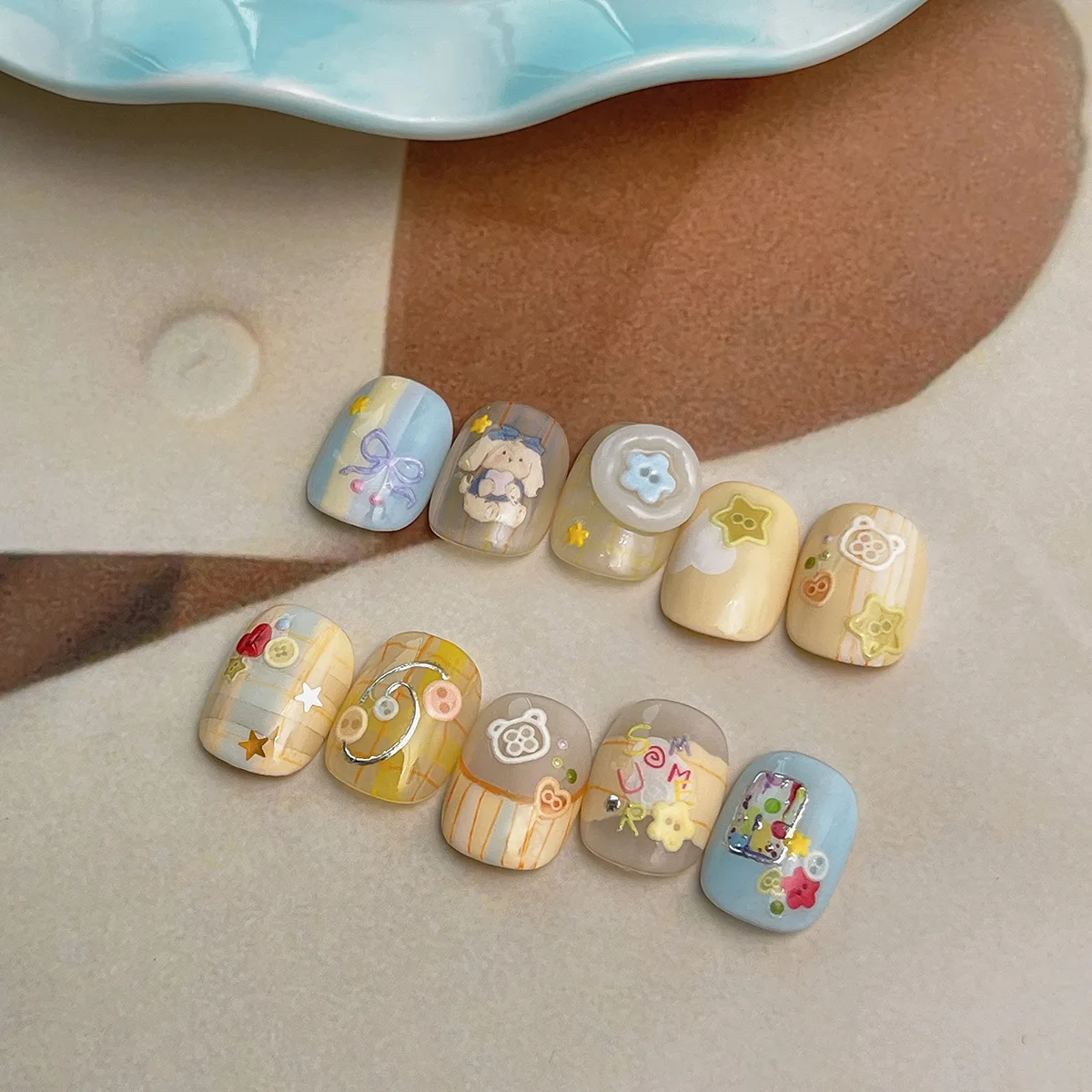 Geprägte Cartoon-Knopf-Nagelaufkleber Niedliche Cartoon-Bären-Stil Nagelaufkleber – Detail 3