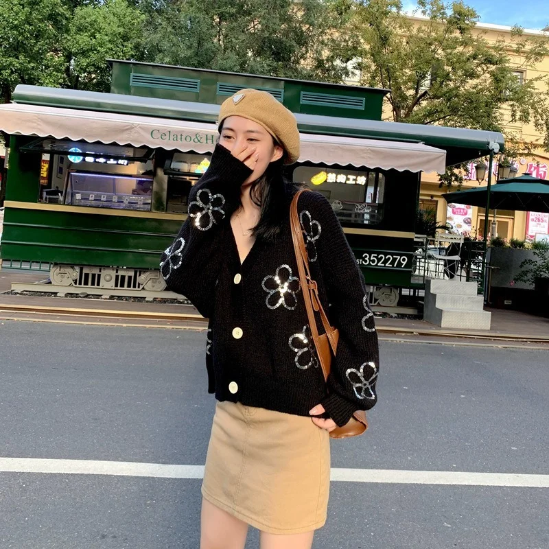Fashion Autumn Winter New Sequin Embroidery Knitted Cardigans Women V-Neck Thick Warm Sweater Loose Leisure Coat Chic Streetwear