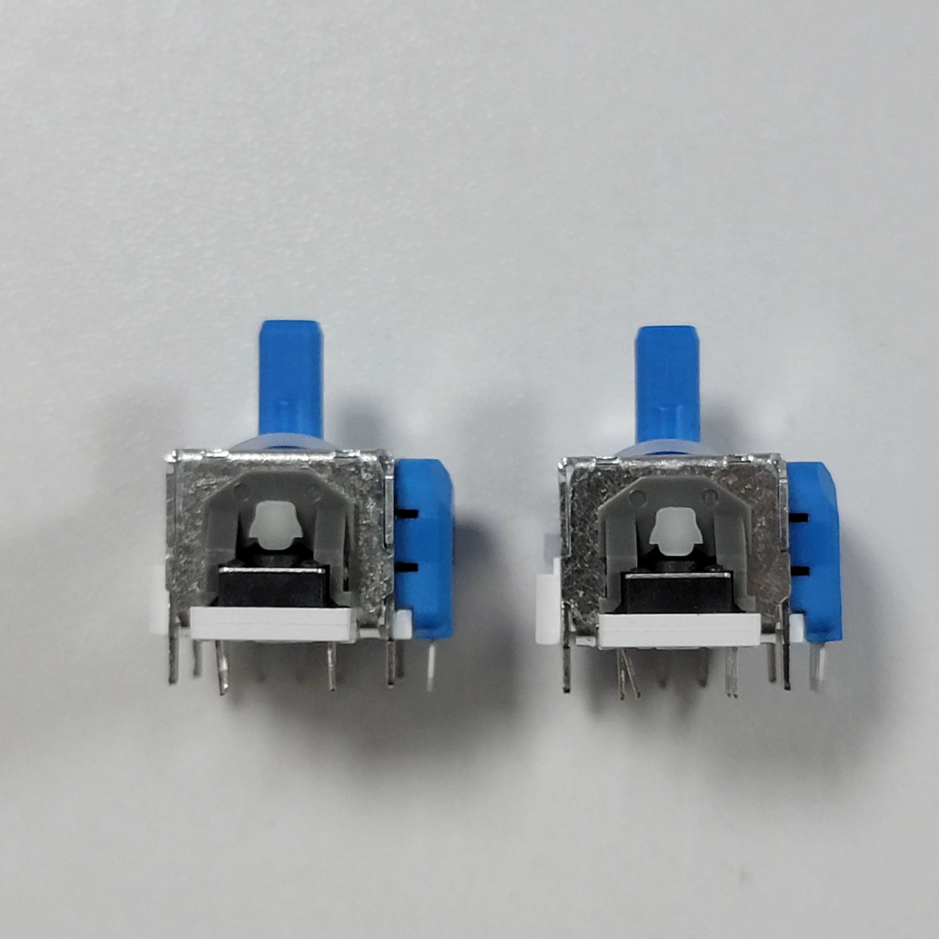Fotografia 4: 2/4/10pcs AKNES HALLPI TMR Joystick para PS5 DualSense Anti-Drift TMR Joystick Eletromagnético 3D Analógico Durável ThumbStick