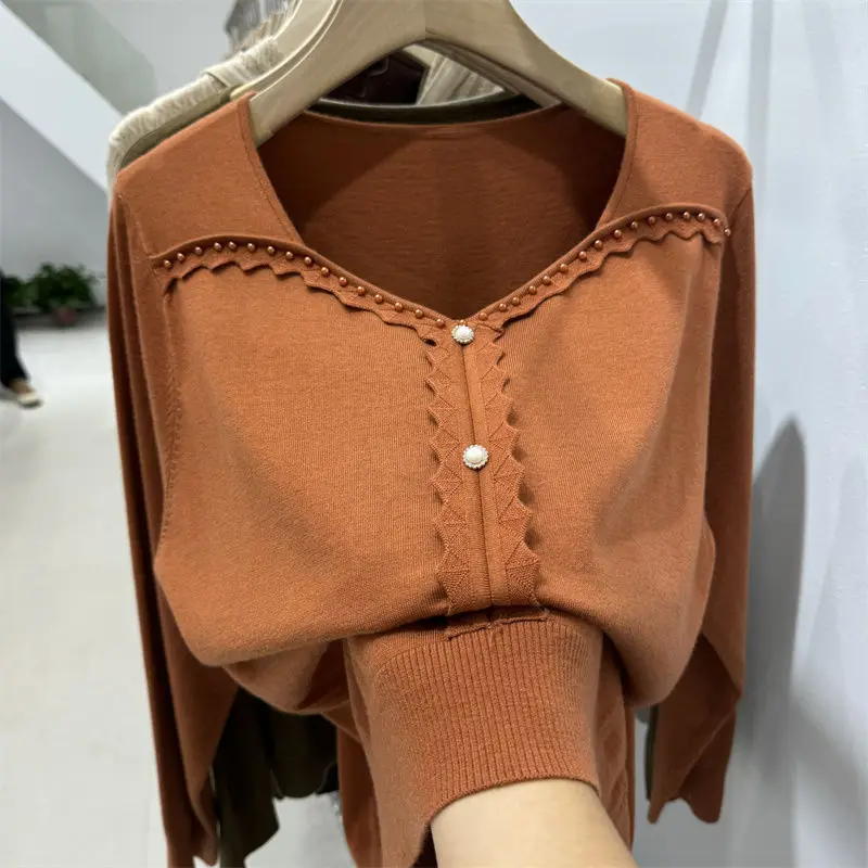 Suéter de punto con cuello en V y cuentas que combina con todo con sentido del diseño de otoño e invierno para mujer, suéter de estilo occidental como Bas