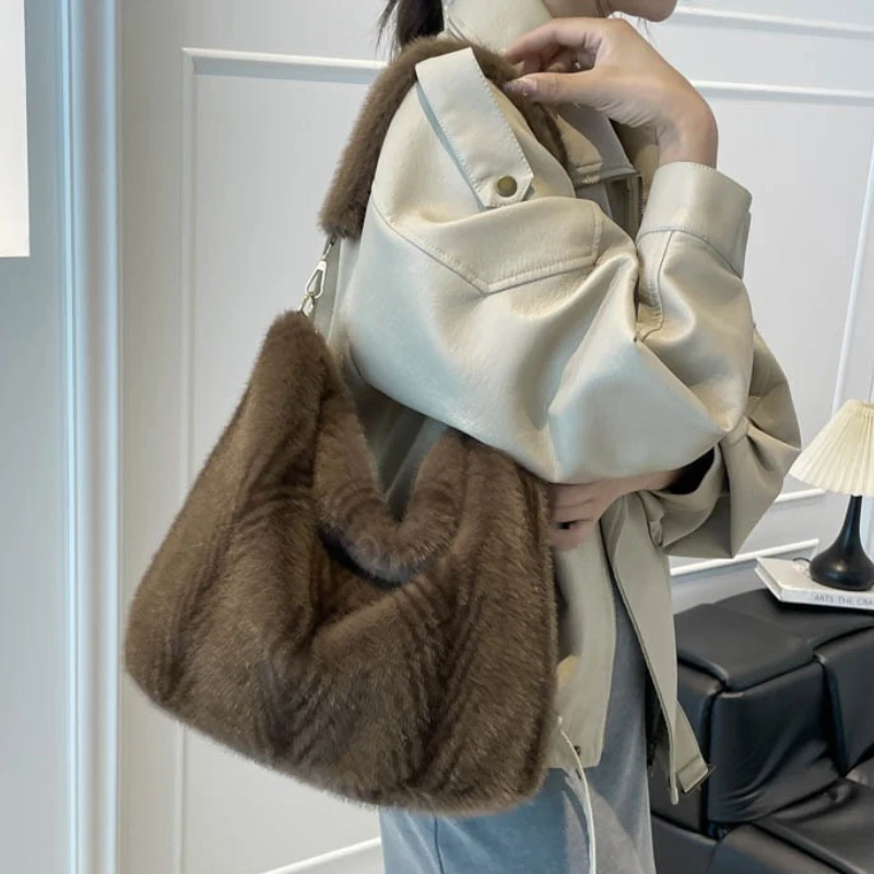 Luxury Faux Fur Women's Bucket Shoulder Bags Fashion Soft Plush Female Stripes Handbags Large Capacity Ladies Furry Tote Bag