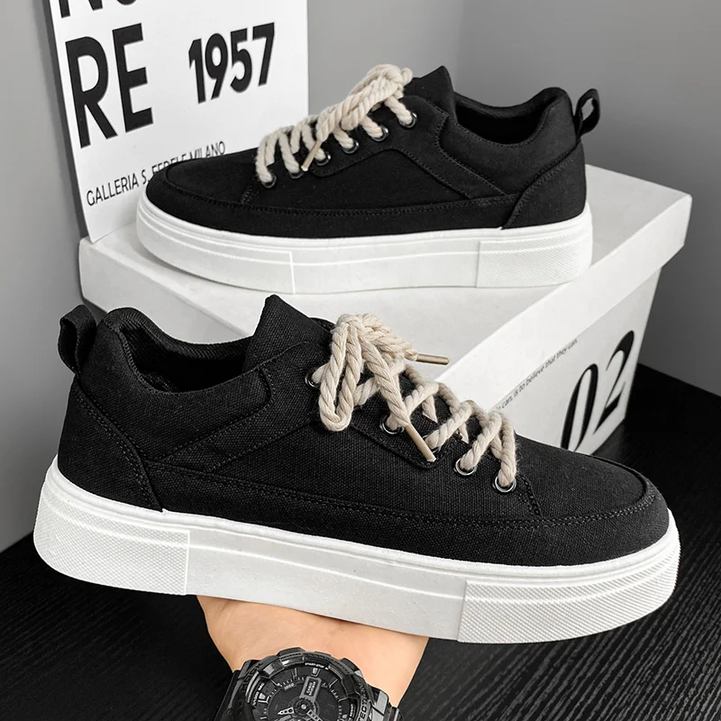 Men Skateboarding Shoes Low Cut Canvas Shoes Flat Skateboard Shoes Men Fashion Platform Canvas Sneakers Lace-up Men Canvas Shoes