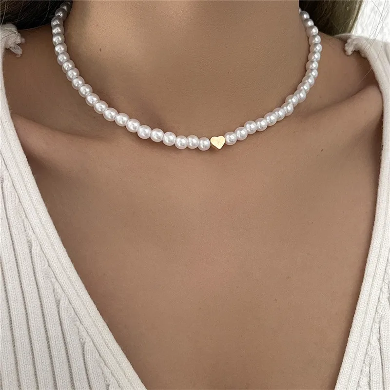 Elegant Pearl Choker Necklace Vintage Gold Heart Short Chain Necklace for Women Party Wedding Fashion Jewelry Accessories Gifts