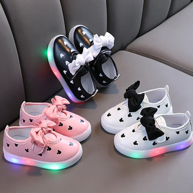 New Light Up Girls' Shoes Korean Edition Fashion Child Sneakers Bow Princess Girl Casual Shoe Versatile Cute Board Shoes Tenis