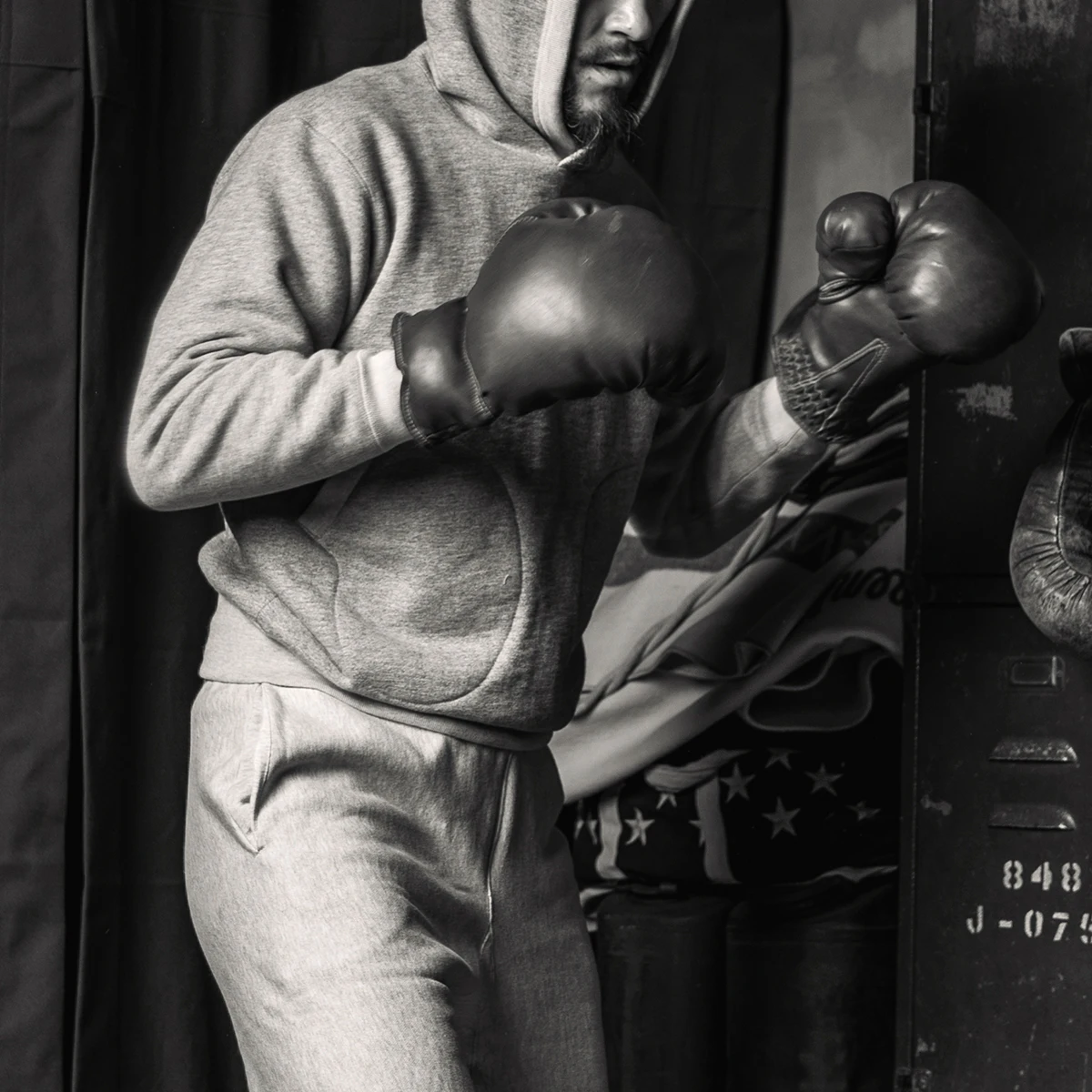 سترة بقلنسوة من القطن ثقيلة الوزن بتصميم ثي Fce ey، سترة حمراء برونسون أمريكية كاجوال بقصة مستقيمة للشباب