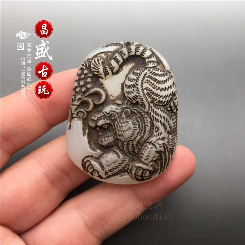 White jade outer cover material collection Dong play jade Gao Yu Zodiac tiger pendant Yu Pei pendant.