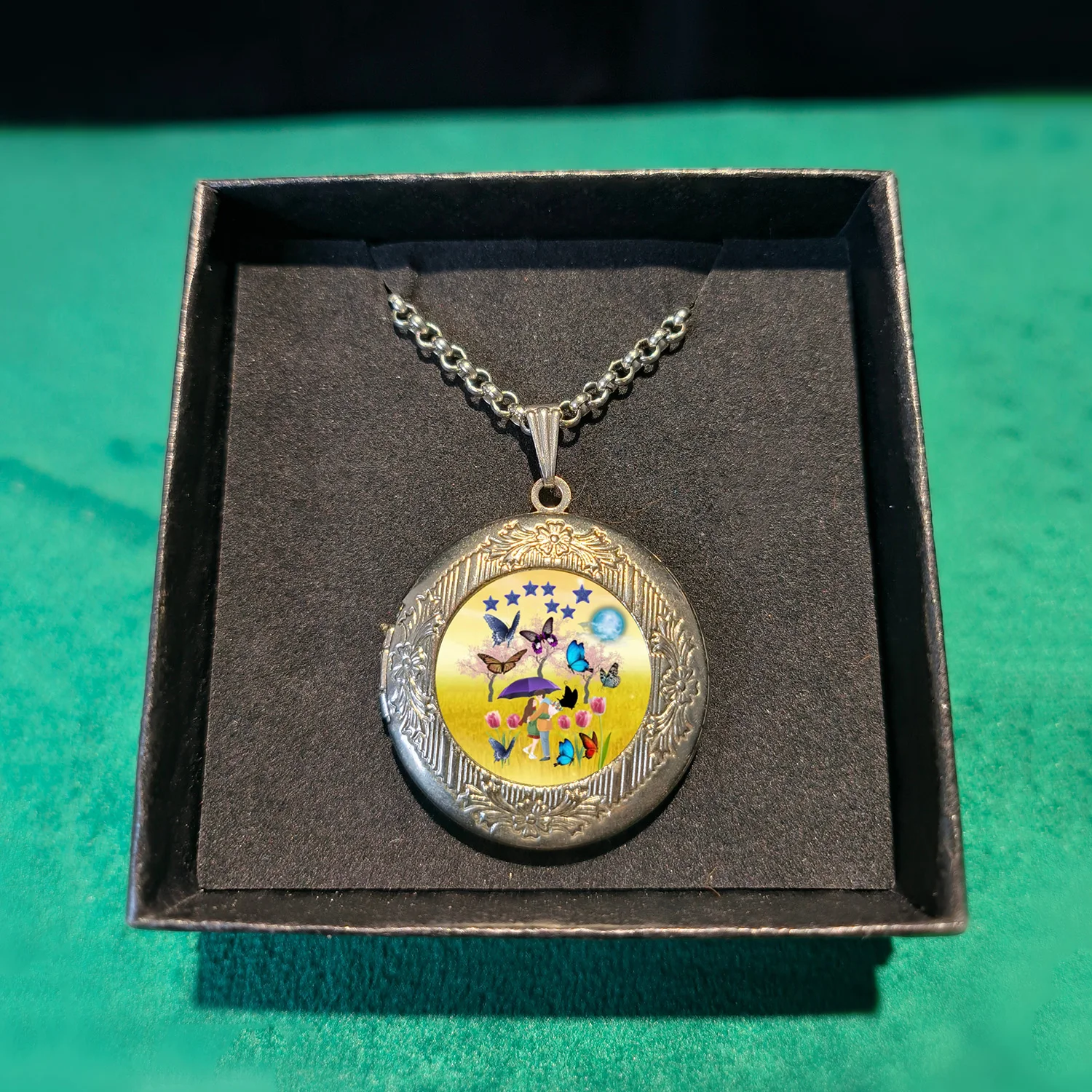 only-love-by-jc-magic-tricks-close-up-prediction-magia-illusions-gimmicks-props-choices-appearing-inside-the-necklace-romantic