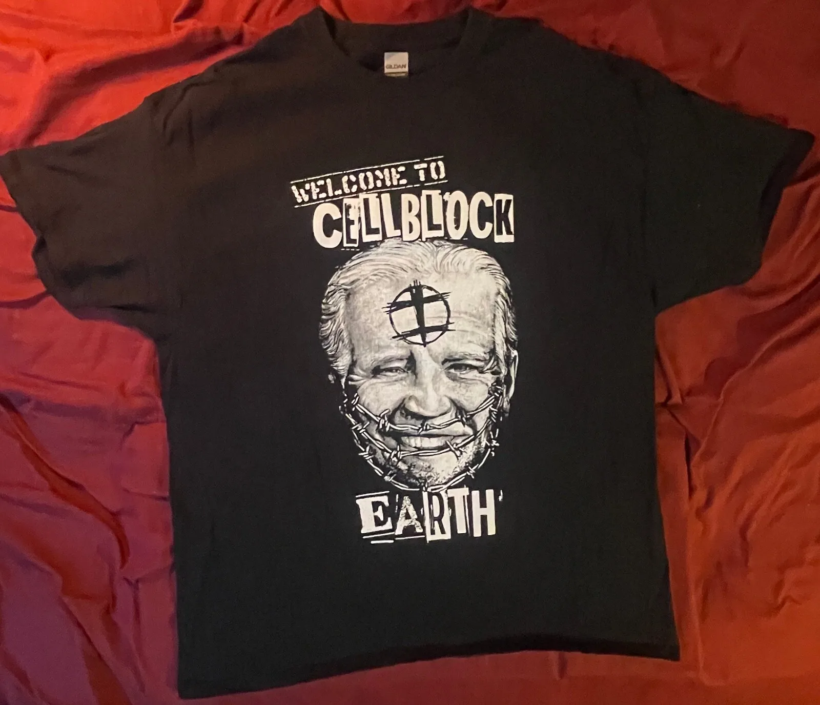 

Добро пожаловать в Cell Block Earth — мужская футболка XL — новая