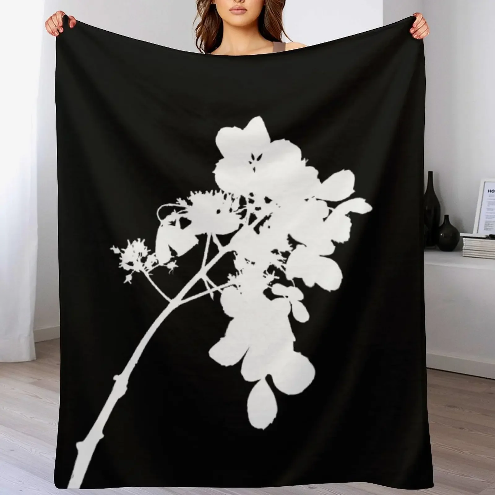 Flower Tops Silhouette Black and White Throw Blanket Long Lasting Soft Plush Blanket for Daily Use