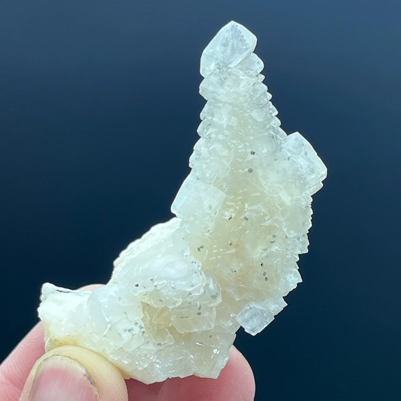 100% natural tower-shaped calcite (with fluorescence) ore rough specimen crystal gem