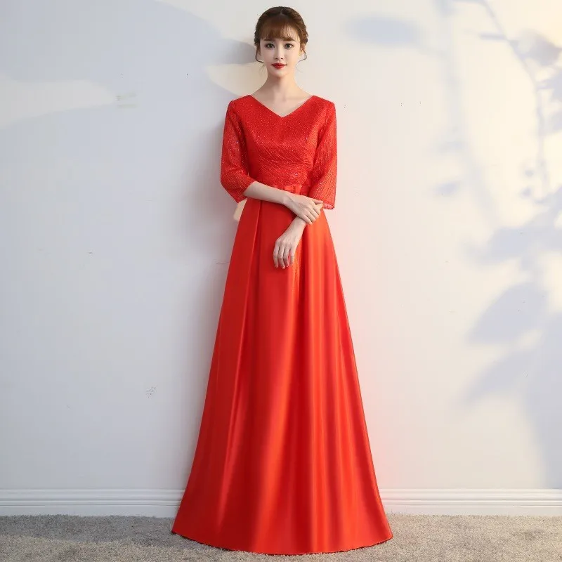 

A long form-fitting dress for the light luxury chorus performance featuring host singer and conductor