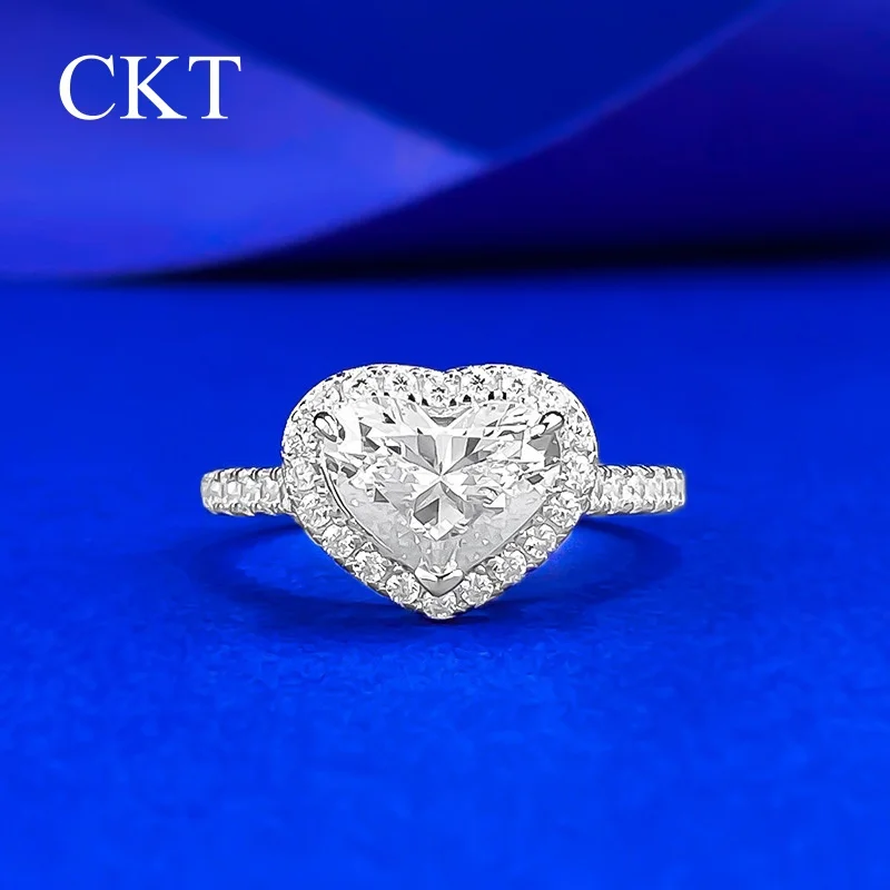 

CKT S925 Silver Fashionable Socialite Style 7 * 9mm Moissanite Fat Heart Circumference Set with Diamond Rings for Daily Wear