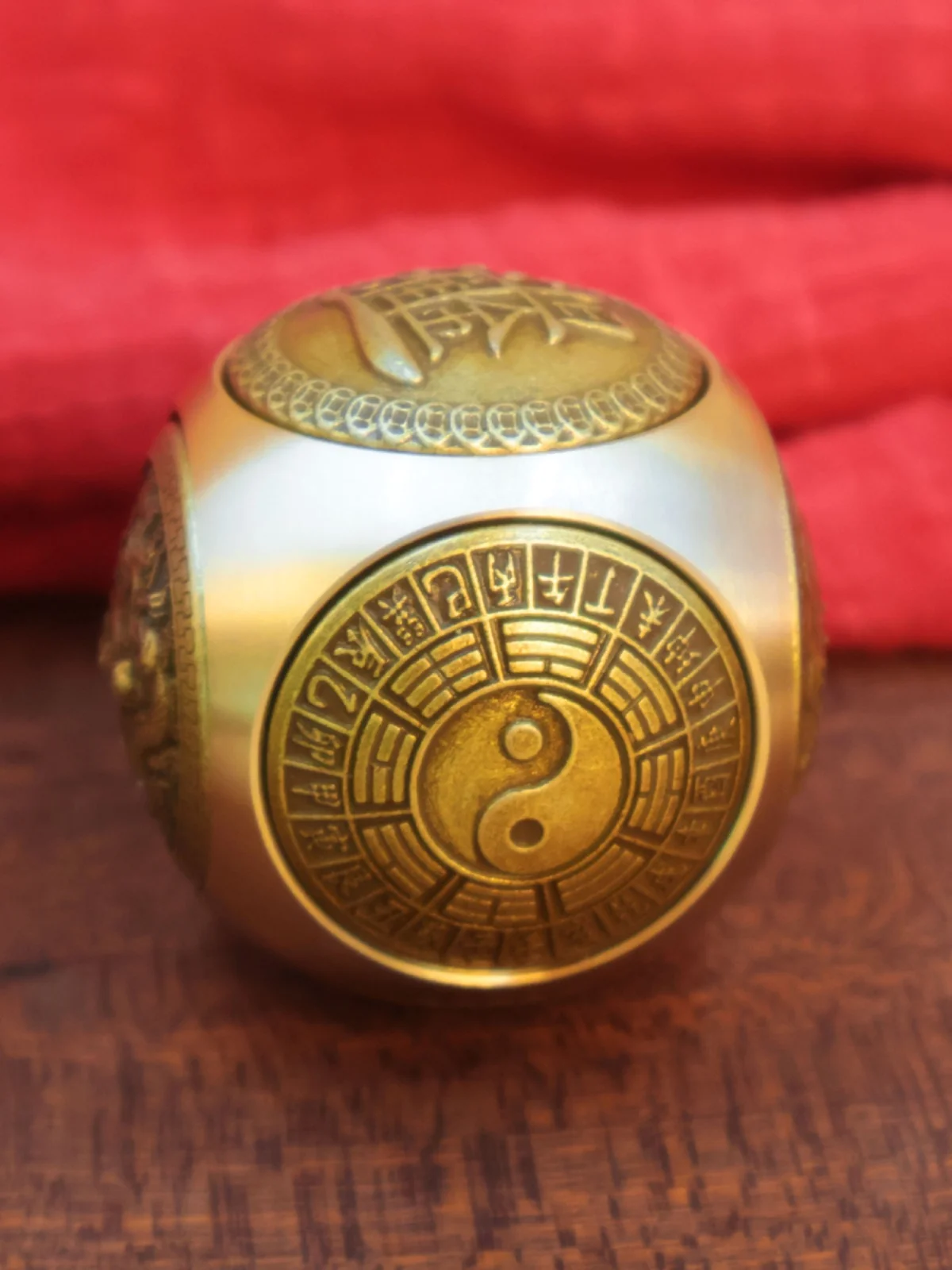 Brass Fortune Rotation Cube Spinner Ox Luck Six Sides Round Ball Fidget Toy Stress Relief Hand Play Desktop Gift Ornament