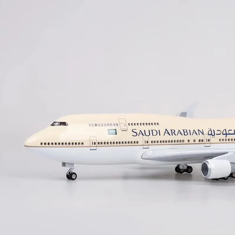 Airplane Diecast Plastic Plane B747-400 Aircraft Saudi Arabian SAUDIA Airlines Model 1/150 Scale 47cm Airplane for Collections