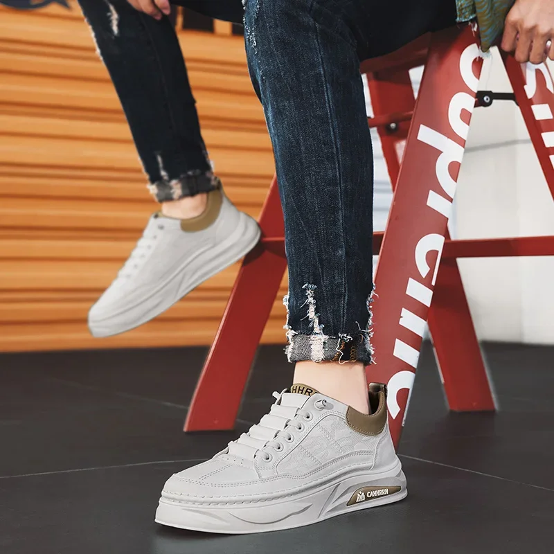 

Мужские туфли для доски с низким вырезом в повседневном стиле. Модные белые спортивные туфли для доски. Износостойкий плоский каблук. Простой и модный.