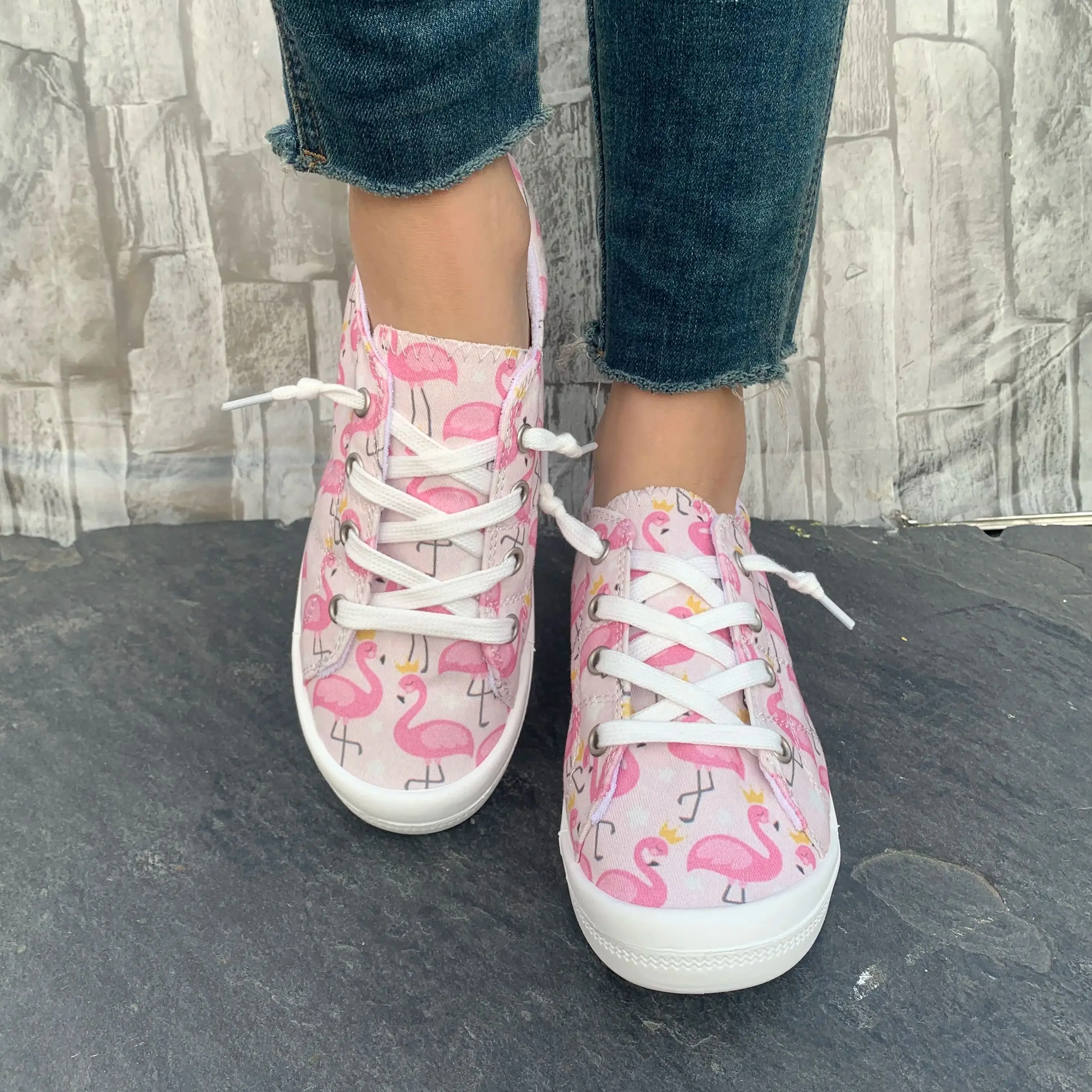 

A Pair of Women's Casual Style Sneakers, Walking Shoes, Student Running Shoes, New Spring 2026 Pink Crane Print, Comfortable Soft-Soled Slip-On Shoes, Couple's Valentine's Day Travel Season Fashion Gift Women's Shoes