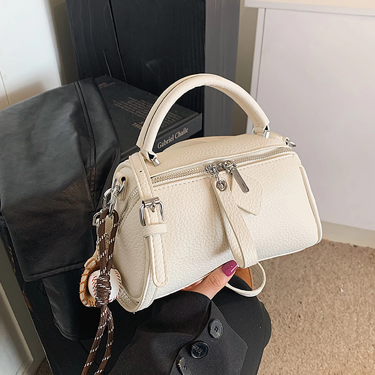 

Temperament Women Handbags French Texture PU Leather Box One Shoulder Crossbody Bags Fashion Commuter Pouch with Pendant