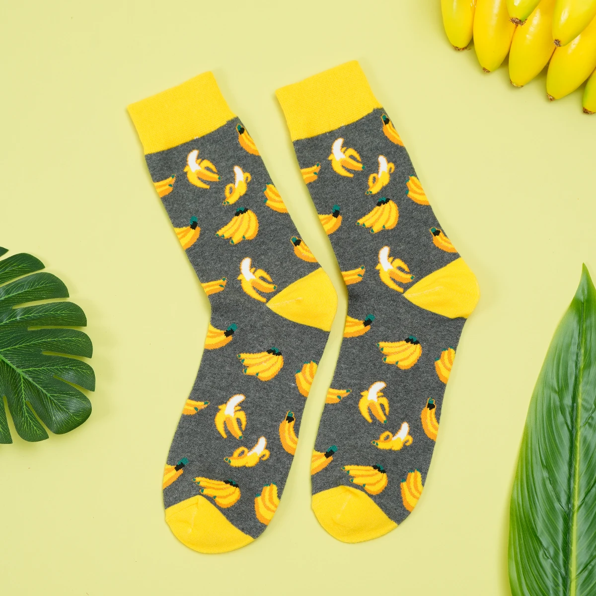 1 Pair Unisex Fashionable Creative Full Banana Print Breathable Middle Tube Socks For Daily Suit In All Seasons