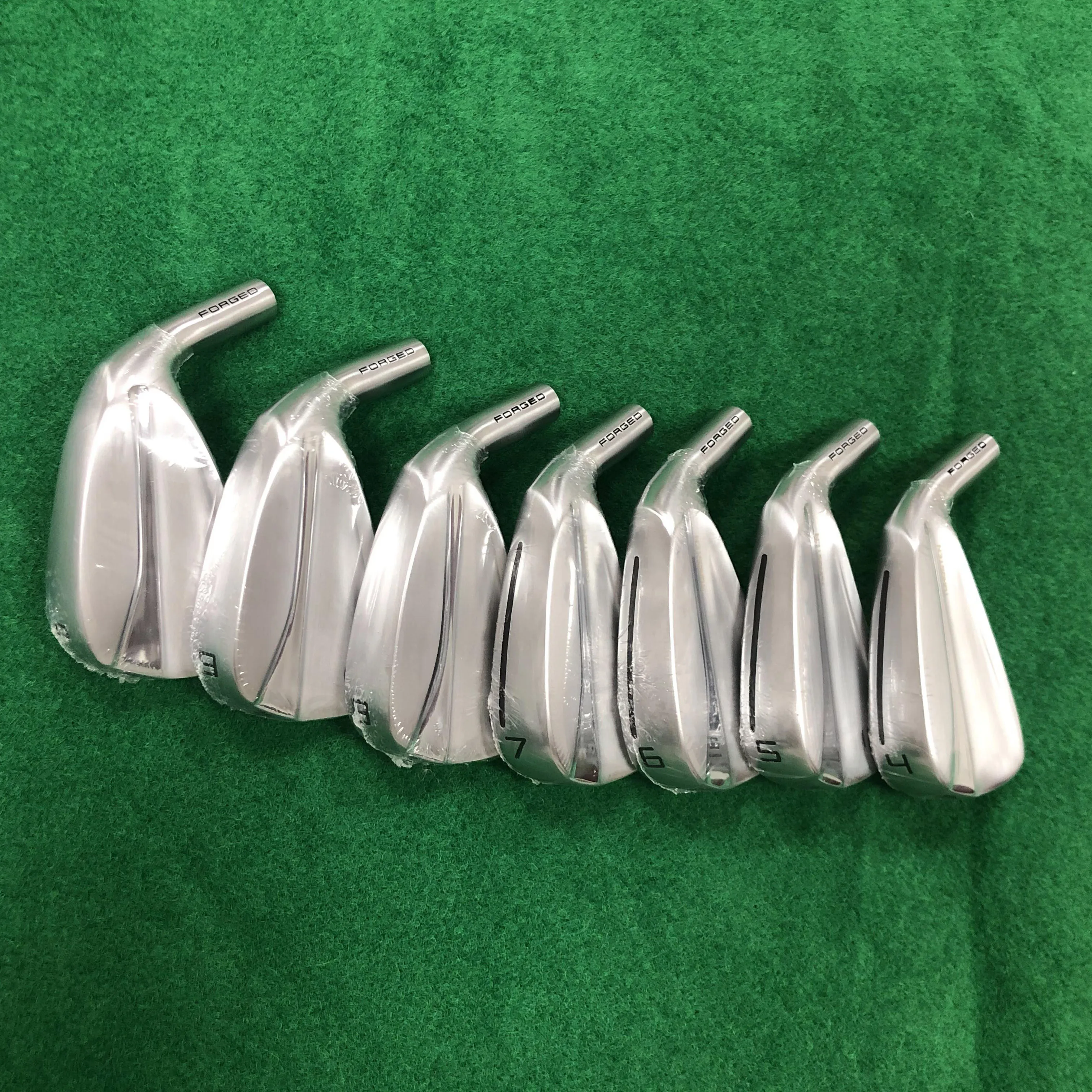 Golf-Eisen-Set mit Schlägerkopfabdeckung, brandneu, 790, R/S Flex Graphit, Stahlschaft, kostenloser Versand, 7-teilig