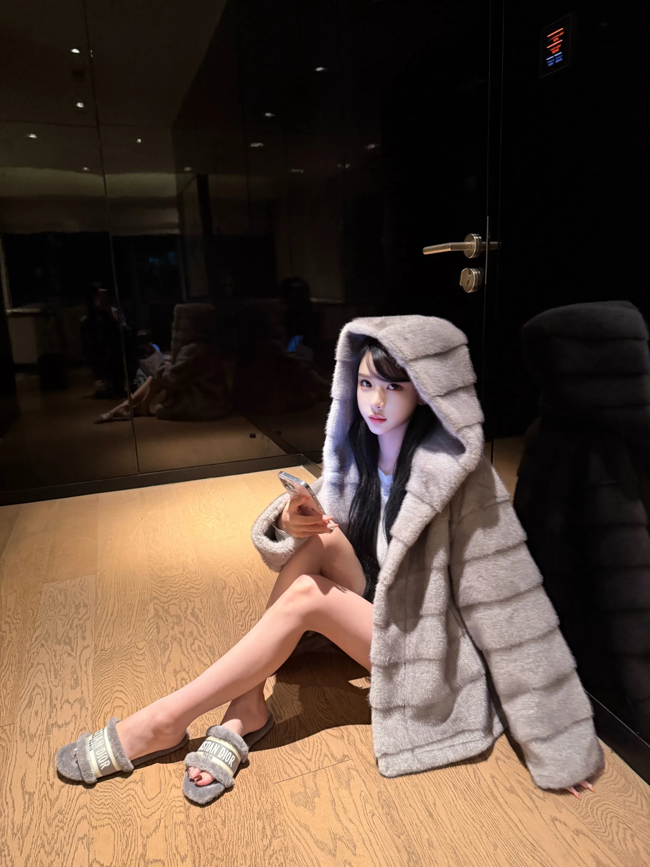 

Chen nduo Winter New Sle Thi Korean High-End Women's Fur Coat with Hat Long Sve Loose Fit Faionable Simulation Lea...