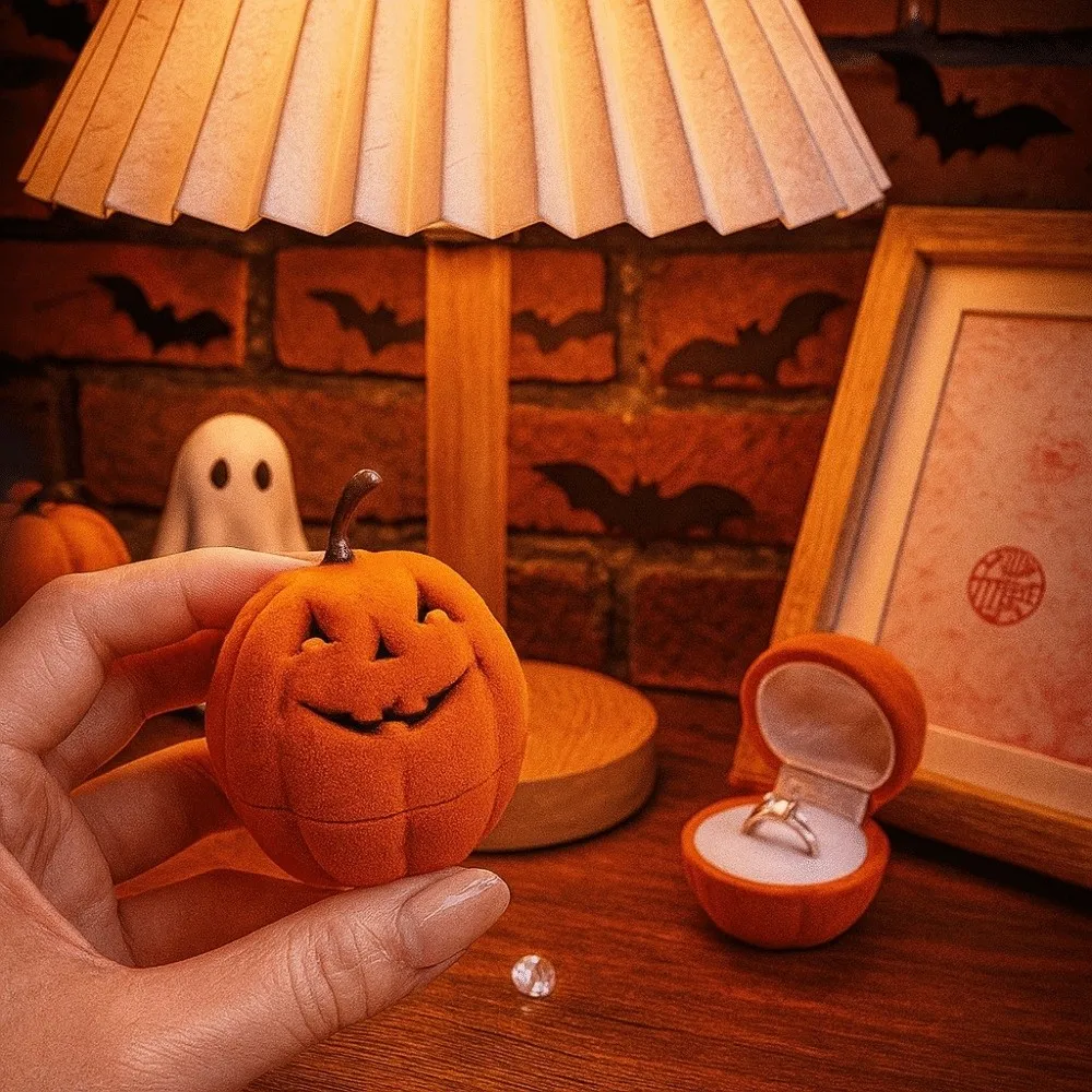 

Creative Wedding Halloween Jewelry Box Storage Orange Pumpkin Rings Box Anti-collision Mini Flannel Jewelry Organizer Couples