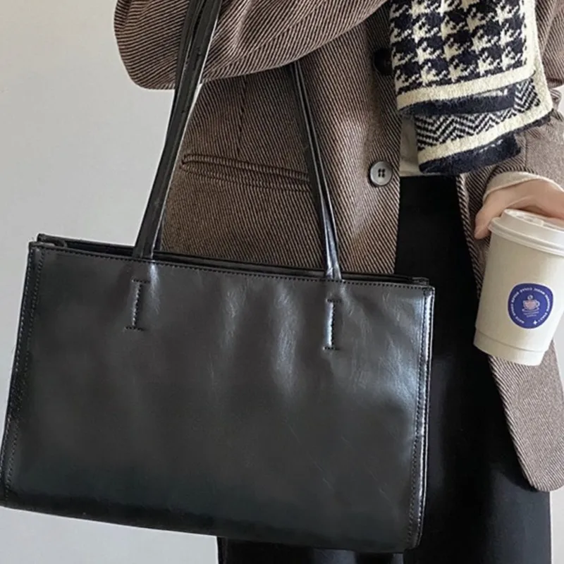 

Корейская однотонная лакированная кожаная сумка-тоут с яркой поверхностью, модная большая вместительная сумка на плечо, женская повседневная сумка, элегантная новинка