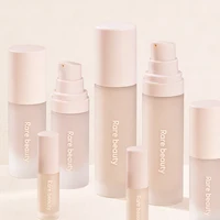 Loción para el Cuidado de la Piel Rare Beauty, Crema Hidratante para Manos, Prebase Radiante para Poros, Cuatro en Uno, 85 ml, Spray Fijador Hidratante