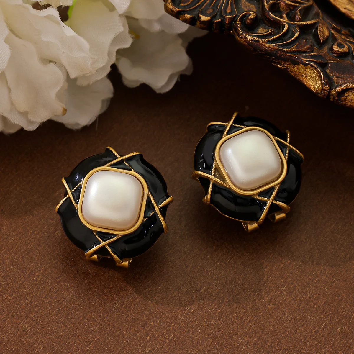 Retro palace enamel contrasting color stud earrings pearl gorgeous earrings simple versatile earrings