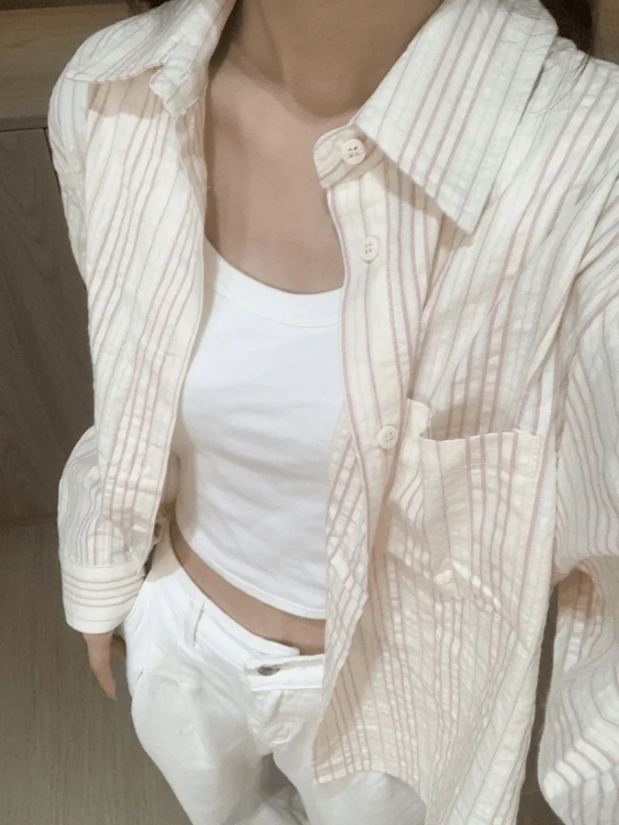 Japońska bluzka w paski, długa, luźna, wyszczuplająca, idealna jako bielizna na jesień dla kobiet o niskiej postaci.