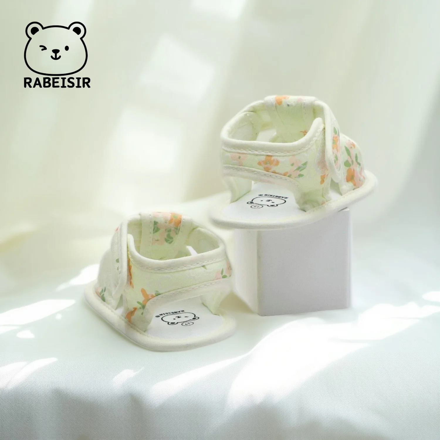 أحذية للأطفال الصغار، صنادل ما قبل الخطوات للفتيات الصغيرات، لون الحلوى، تصميم زهور صغيرة، خفيفة الوزن ومسامية، مناسبة للارتداء اليومي وملابس الحفلات، يمكن ارتداؤها في جميع الفصول