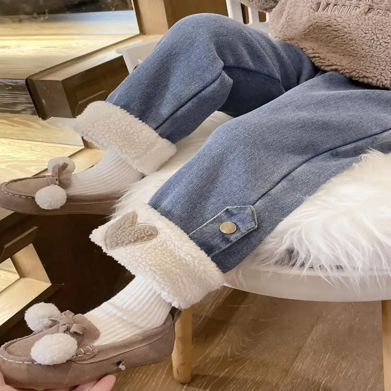 

Теплые джинсы для девочек, осенне-зимние однотонные прямые брюки, свободные брюки с милым принтом, удобная детская одежда для детей 4-8 лет