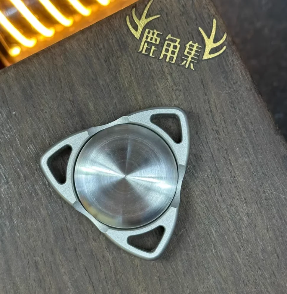 Used EDC Pose Blades titanium hollow spinner fidget decompression toy