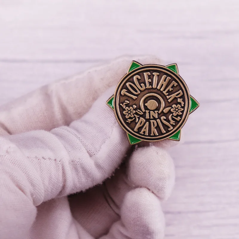 Broche en émail princesse Anastrenfor, insigne en métal fleur, accessoires de bijoux pour sac à dos, ensemble à Paris