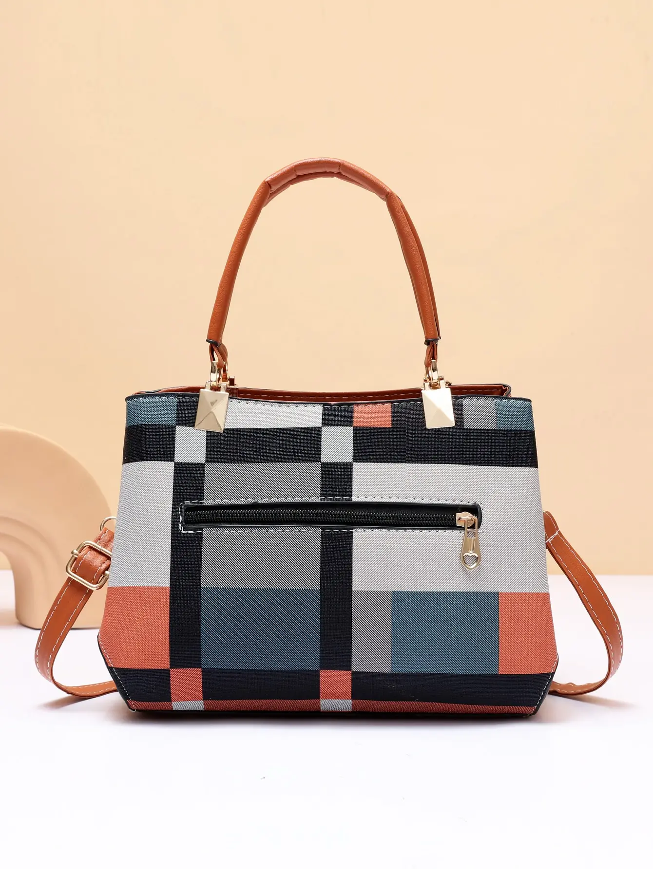 กระเป๋าถือลายสก๊อตกระเป๋าสะพายข้างตกแต่งปอมปอมปอมกระเป๋ามือจับด้านบนสำหรับผู้หญิงสำหรับทำงาน