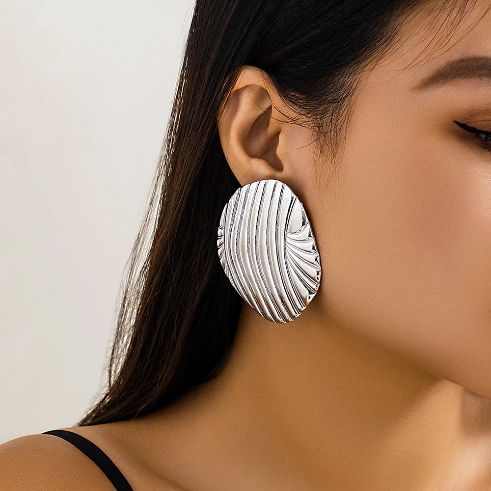 Fashion Ocean Metal Sea Shell Shaped Earrings Women Exaggerated Stud Earrings Statement Jewelry Accessories