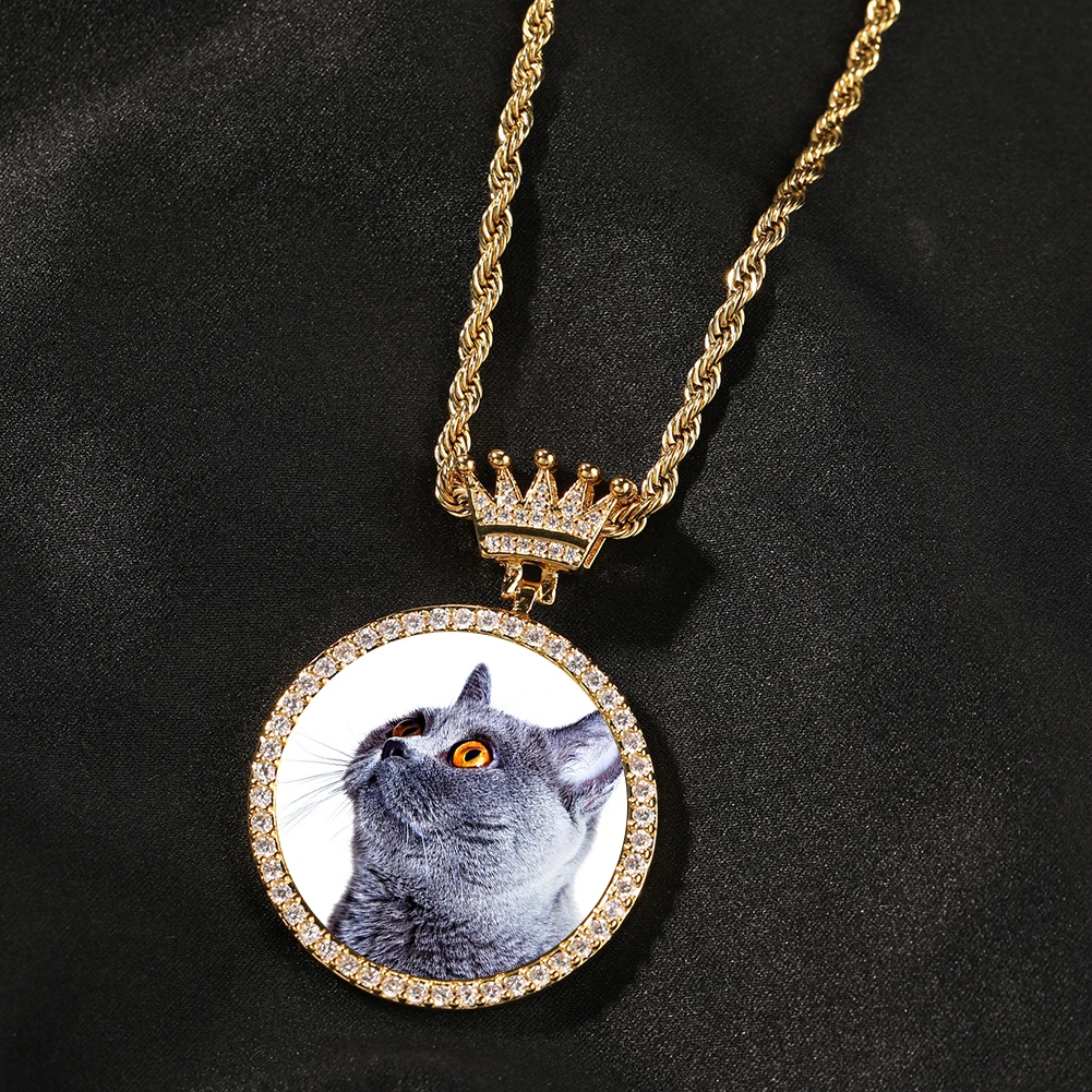 

Uwin Customized Circle Photo Pendant with Crown Bail Engrave Name Hip Hop Jewlery Personalized Men Women Memorable Gifts