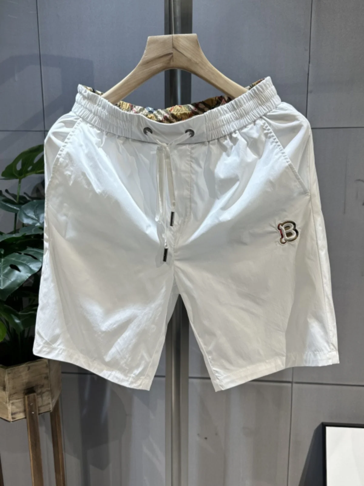 

Летние повседневные мужские спортивные брюки из ледяного шелка с вышивкой, быстросохнущие, белые, свободного кроя, пляжные, модные, прямые, длиной до колена