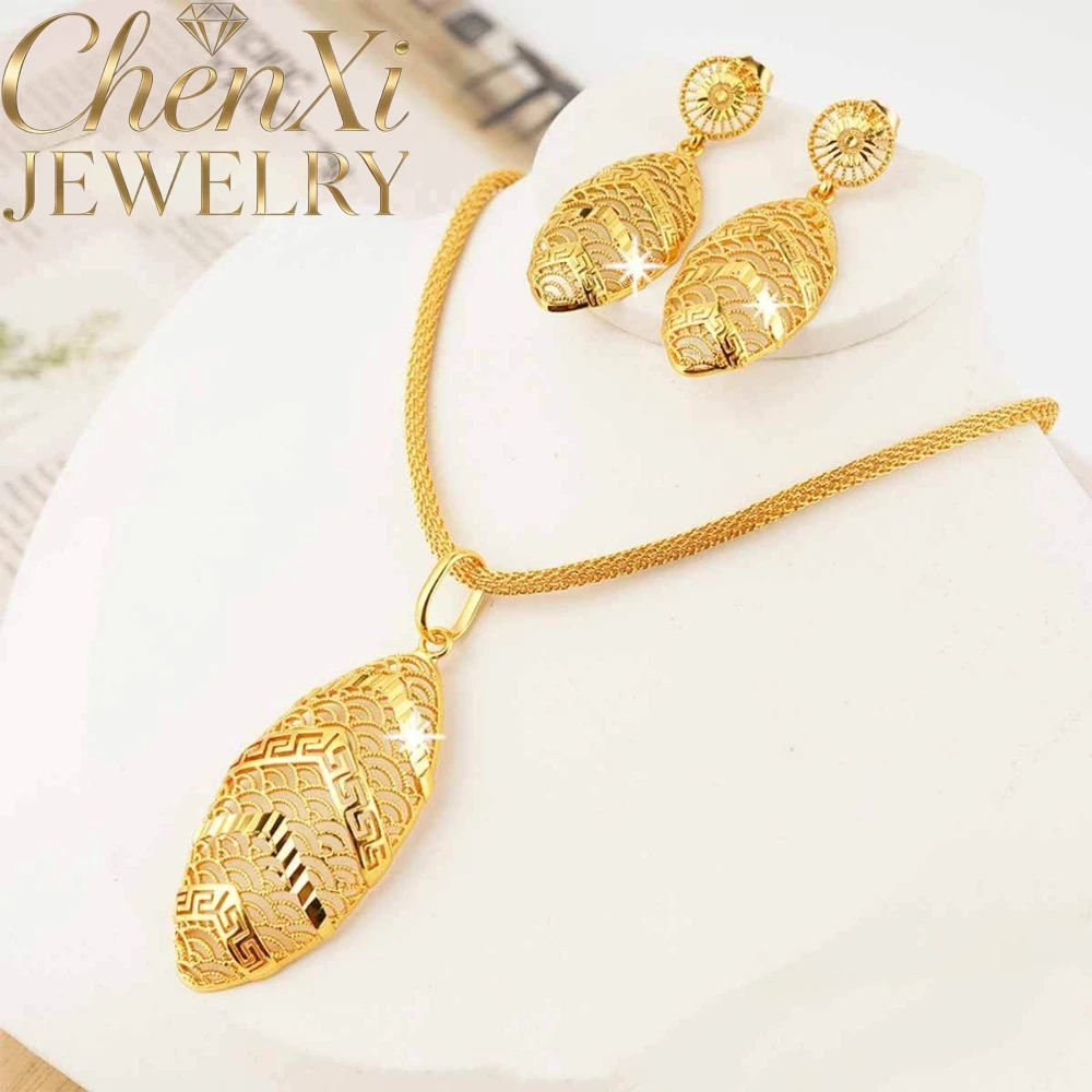 Sand Gold Ellipse Hollowed-Out Necklace Retro Sexy Piece Lush Romantic Adornment Cherish Keepsake Charms Popular Gift Souvenir