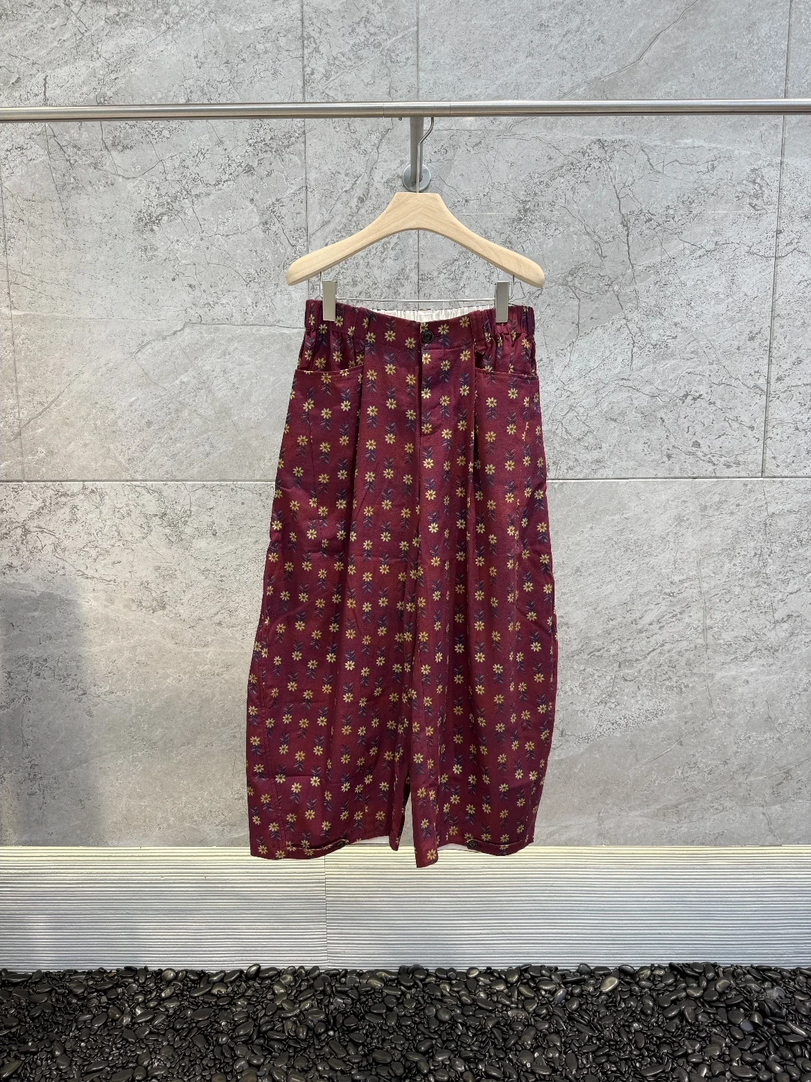 

Свободные брюки-капри с красным цветочным принтом, с высокой талией, широкие штанины, осень 2025, HEIDD, ретро, с мелким цветочным узором, свободные брюки-капри длиной 7/8