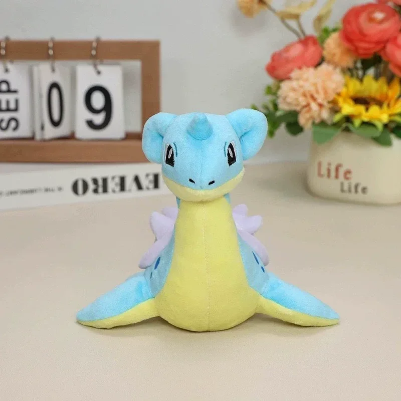 Peluche de Lapras de Pokémon de 14 cm, Adorable Muñeco de Peluche de Tipo Agua, Mini Muñeco de Anime, Almohada, Decoración para el Hogar, Regalos de Cumpleaños