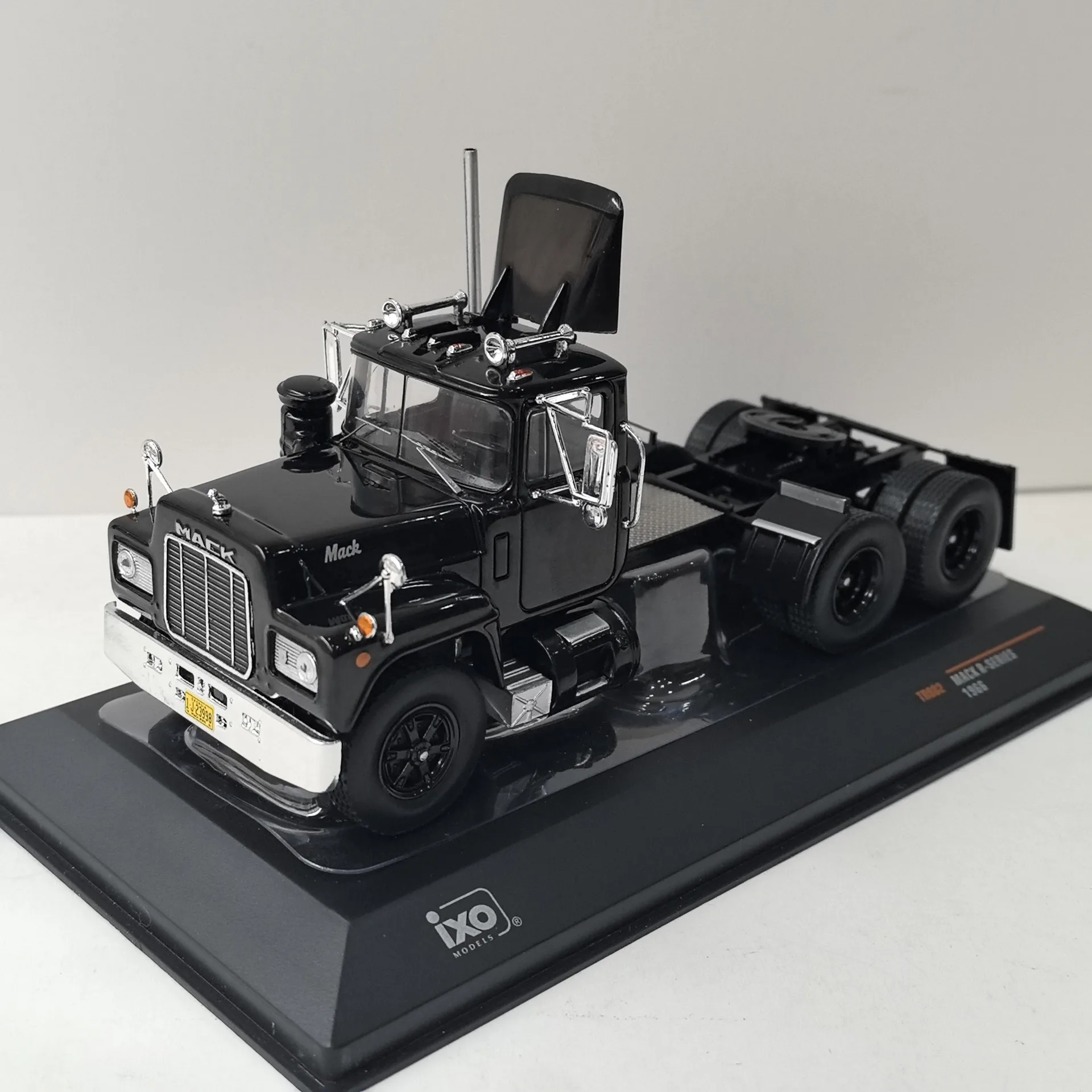 

Diecast IXO 1/43 Scale MACK R SERIES 1966 Mark Tractor Truck Alloy Car Model Collectible Toy Gift Souvenir Display Ornament