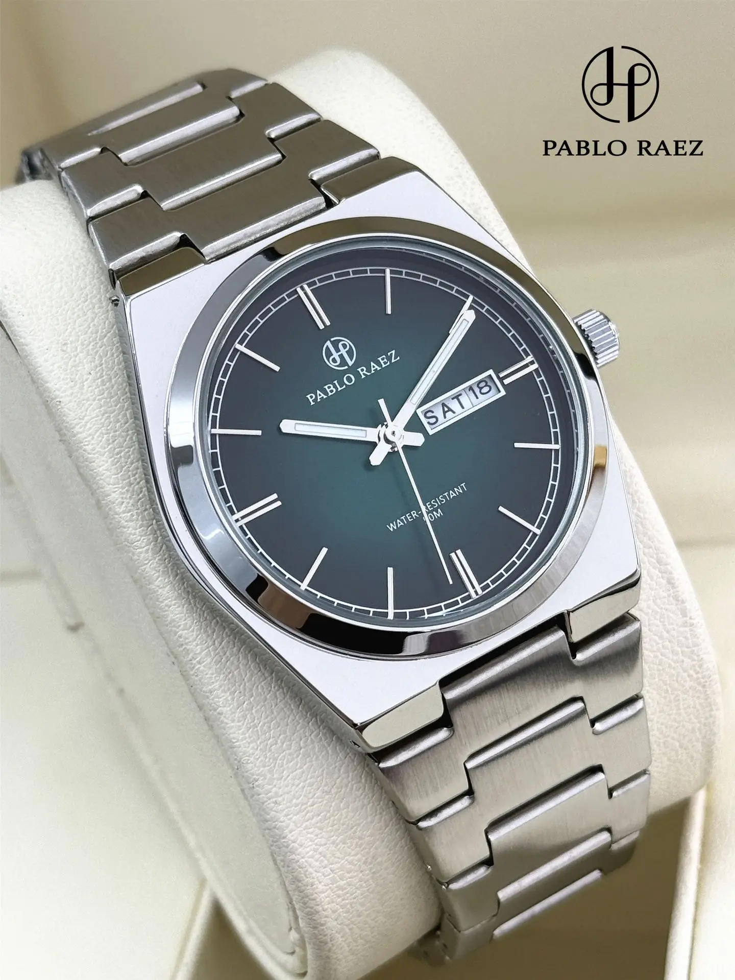 pablo-raez-2026-nouvelles-montres-en-acier-inoxydable-cadran-vert-degrade-quartz-fermoir-papillon-double-calendrier-p36