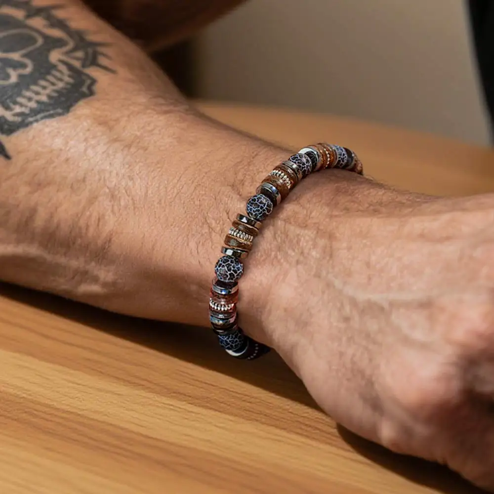1-teiliges Herren-Perlenarmband, entworfen mit Holz-, Vulkanstein- und Metallperlen, elastisches Armband, geeignet für den täglichen Gebrauch – Detail 3