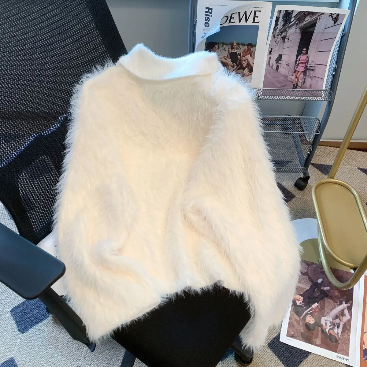 سترة من فرو المنك المخملي ذات طية صدر السترة الناعمة للنساء في الخريف والشتاء سترة صوفية محبوكة فريدة من نوعها